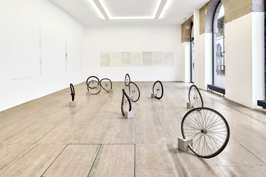 Exhibition view, Nicolas Muller, Rangées, Halle Nord, 2022. Photo credit: Thomas Maisonnasse