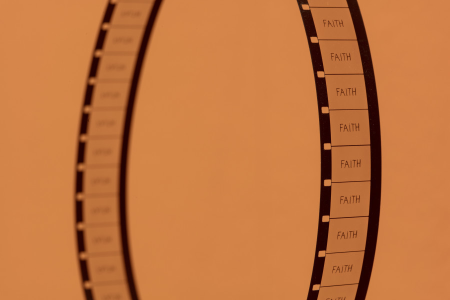 Manon de Boer, Suspension, 2019, Courtesy the artist and Jan Mot, Photo: Stefan Rohner