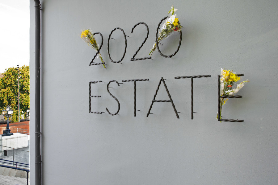 Judith Kakon, detail view, ¤, Kunsthalle Basel back wall, 2020. Photo: Gina Folly / Kunsthalle Basel