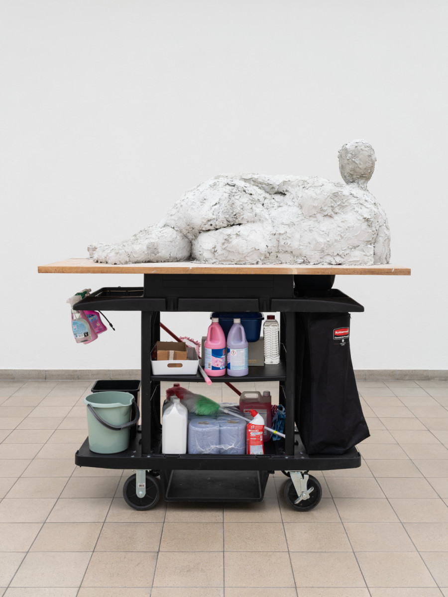 Nicole Wermers, Reclining Female #1, 2022, exhibition view, Kunsthaus Glarus, 2022. Courtesy the artist; Herald St, London; Tanya Bonakdar Gallery, New York; and Produzentengalerie, Hamburg. Photo: Gunnar Meier