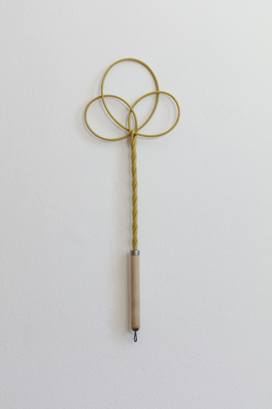 Andreas Slominski, Teppichklopfer, 2020, Photo: Stefan Rohner, © Andreas Slominski