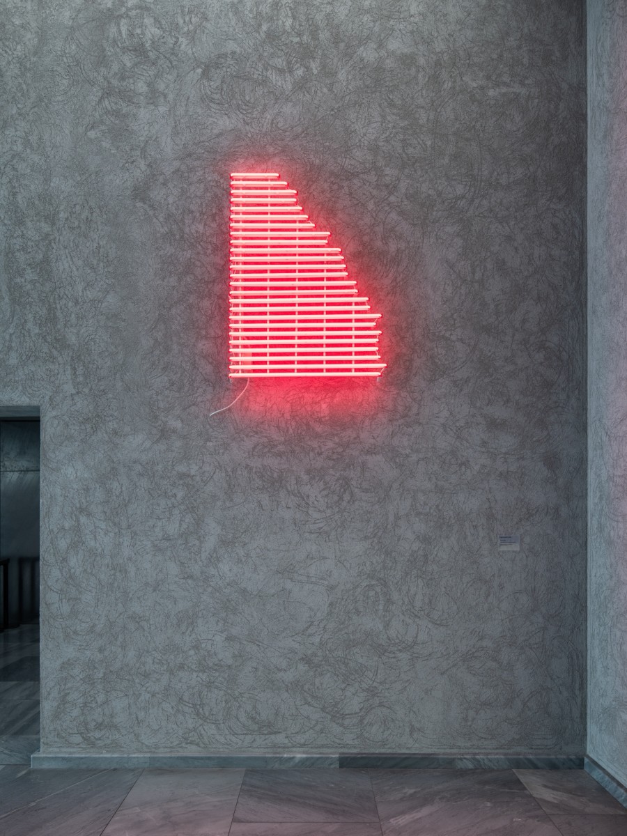 Believers, Theaster Gates, 2018, Leuchtstoffröhren, rot fluoreszierend; Ed. 3/3, HxBxT: 124.5 x 100.6 x 10.2 cm, Inv. G 2018.22,  Creditline: Kunstmuseum Basel- Geschenk des Künstlers, Photo Credit: Kunstmuseum Basel - Jonas Haenggi