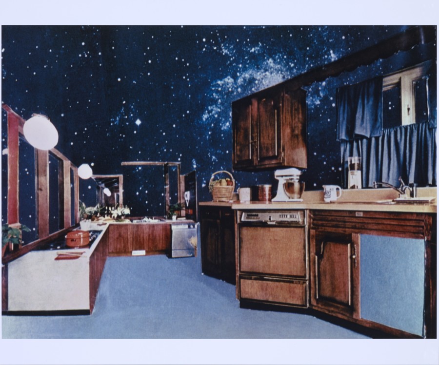 House Beautiful: The Colonies, Martha Rosler, ca. 1969–1972, Inkjet auf Epson Premium Papier; Ed. 1/10 + 2 AP, HxB: 54.5 x 63.1 cm, Inv. G 2018.17,  Creditline: Kunstmuseum Basel- Ankauf, Photo Credit: Martin P. Bühler