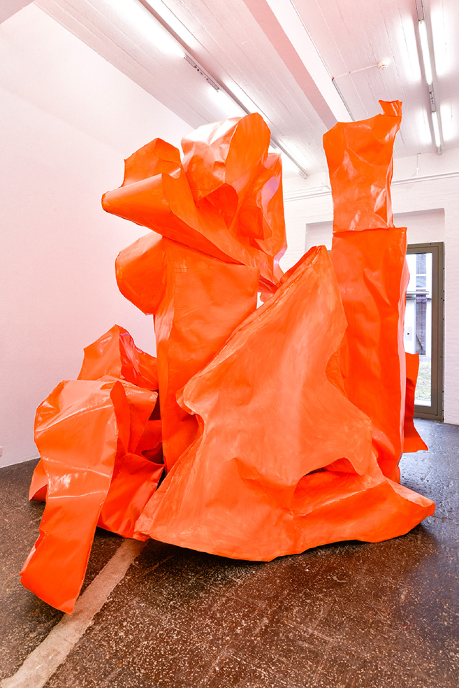 Simone Holliger, Skulptur (neu verhandelt), 2020. Courtesy: the artist; Gallery Nicolas Krupp, Basel. Photo: Kunst Halle Sankt Gallen, Sebastian Schaub