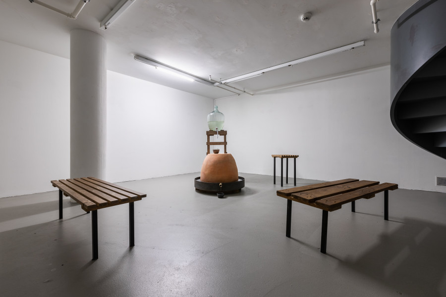 Exhibition view, VON DEN DINGEN, Kunsthalle Luzern, 2022. Photo credit: Kilian Bannwart