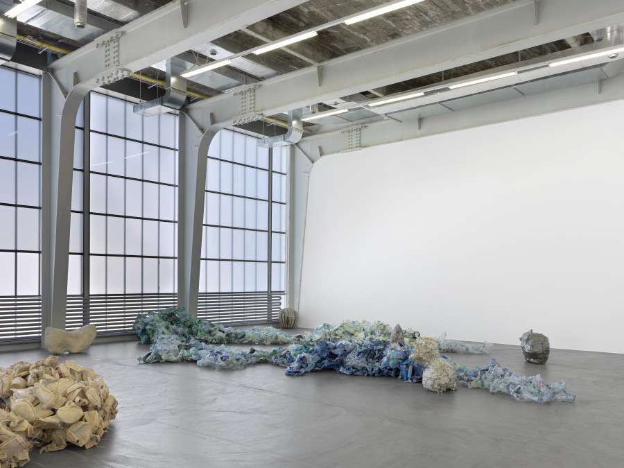 Liz Larner, below above, Kunsthalle Zürich, 2022, installation view, image Annik Wetter