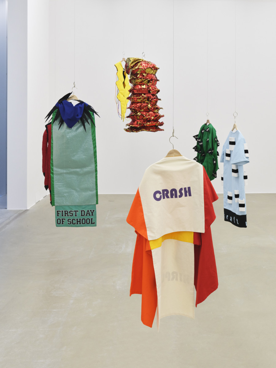 Installationsansicht Kosmos Emma Kunz. Eine Visionärin im Dialog mit zeitgenössischer Kunst 2.3. – 24.5.2021, Aargauer Kunsthaus, Aarau. Rivane Neuenschwander (in Zusammenarbeit mit Guto Carvalhoneto und Lucas Nascimento) The Name of Fear, seit 2013. Foto: Conradin Frei, Zürich