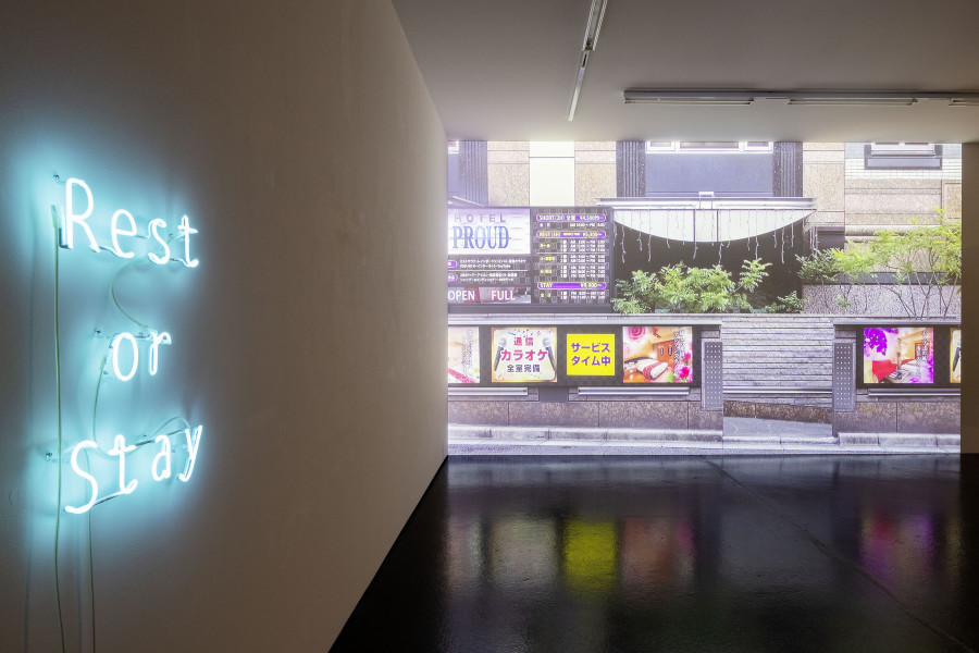 Gianluca Trifilò, Mohnopol des Rausches, 2020 Kartographie gezeichnet auf Beipackzettel von verschiedenen Substitutions- & Beruhigungsmitteln (Antipsychotika, Antidepressiva und stimmungs- stabilisierende Medikamente) Foto: René Rötheli