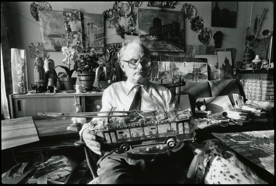 Moskou, 1966, collage and drawing on paper, 94,5 × 173 cm, Collection de l’Art Brut, Lausanne photo : AN – Collection de l’Art Brut, Lausanne