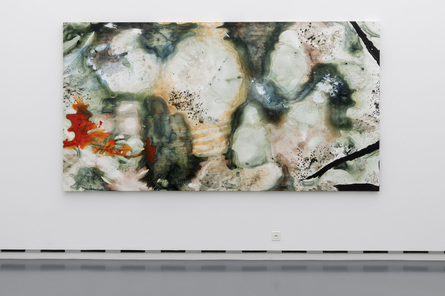 Fabienne Ehrler, she is very invisible, 2020 Acryl, Kohle, Spray, 220 × 330 cm Foto: René Rötheli