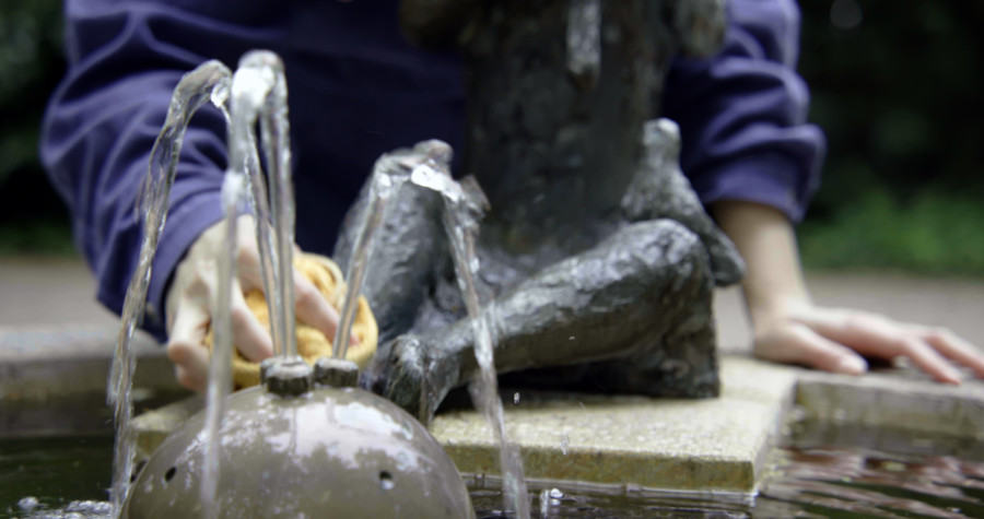 Martina Morger, Cleaning Her, 2021, Videostill, Courtesy die Künstlerin