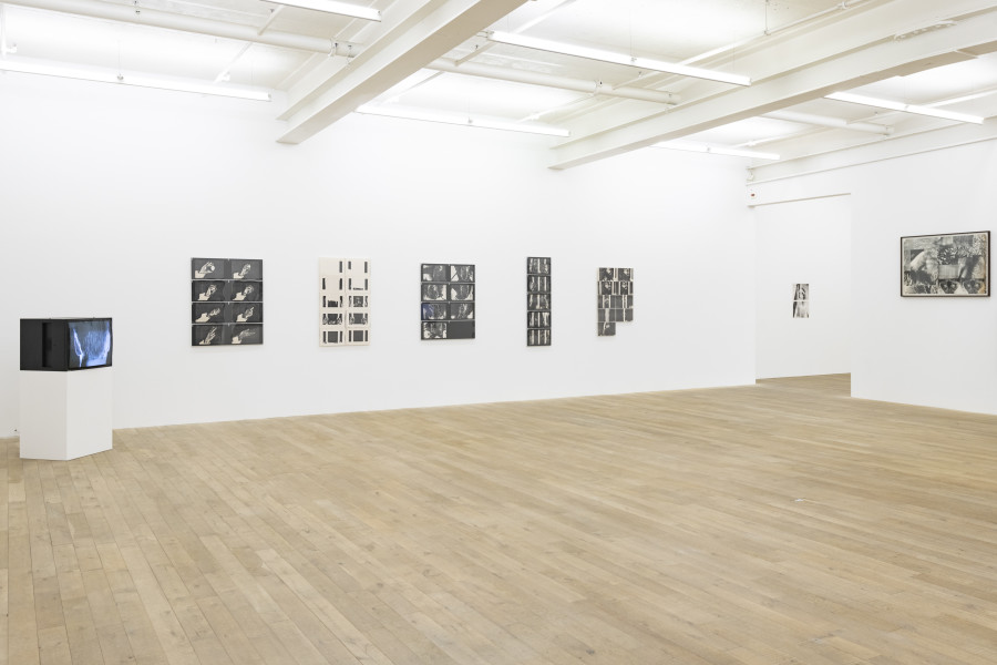 Exhibition views: Above All, They Had No Fear of Vertigo, 3Nós3, Rafael França, Hudinilson Jr., Mario Ramiro, cur. by Raphael Gygax, Galerie Peter Kilchmann, Zurich, Switzerland, 2022 Courtesy of the artists' estates, Mario Ramiro and Galerie Peter Kilchmann, Zurich/ Paris Photo: Sebastian Schaub