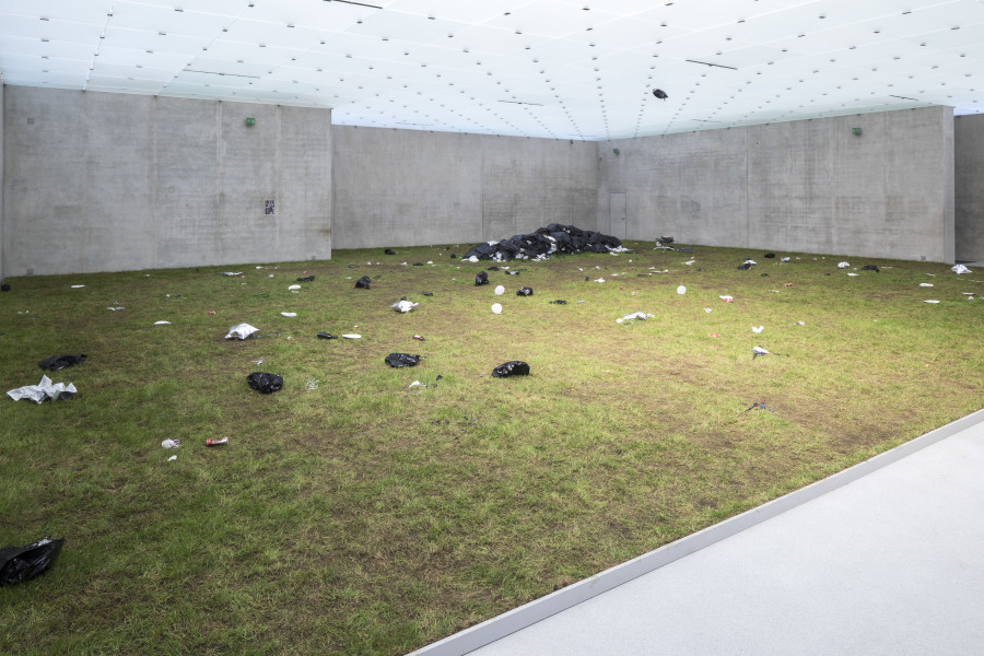 Bunny Rogers, Memorial, 2020, Installation view ground floor, Kunsthaus Bregenz March 2020, Photo: Markus Tretter © Bunny Rogers, Kunsthaus Bregenz