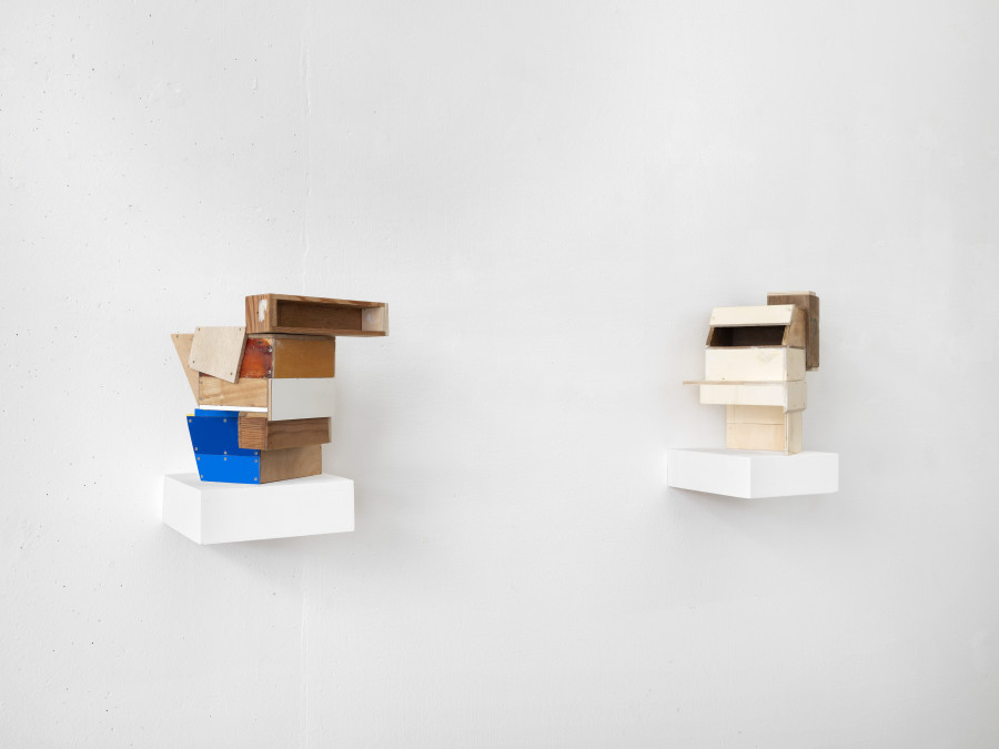 Contexture (No 5 & No 2, 2018, assembly of various woods and plastics, ~ 30 x 30 x 25 cm, © Julien Gremaud. Courtesy of the artist and Heinzer Reszler gallery.