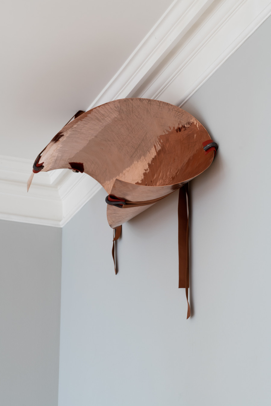 Marie Lund, The Falling, Sills, 2021, Detail, Kunstmuseum St.Gallen, Courtesy Croy Nielsen, Wien und Galleri Nicolai Wallner, Kopenhagen Foto: Sebastian Stadler