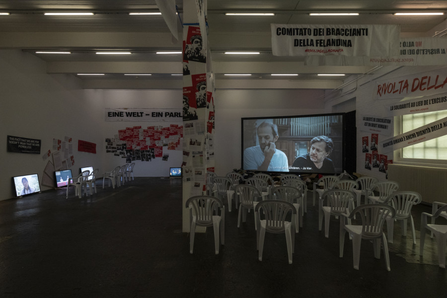 Milo Rau, «Warum Kunst?», exhibition view, 2022. Photo: Kunst Halle Sankt Gallen, Sebastian Schaub.