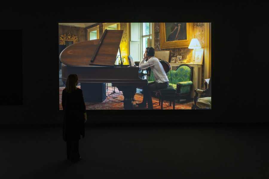 Exhibition view Ragnar Kjartansson, The Visitors, 2012, Sammlung Migros Museum für Gegenwartskunst, Photo: Flavio Karrer