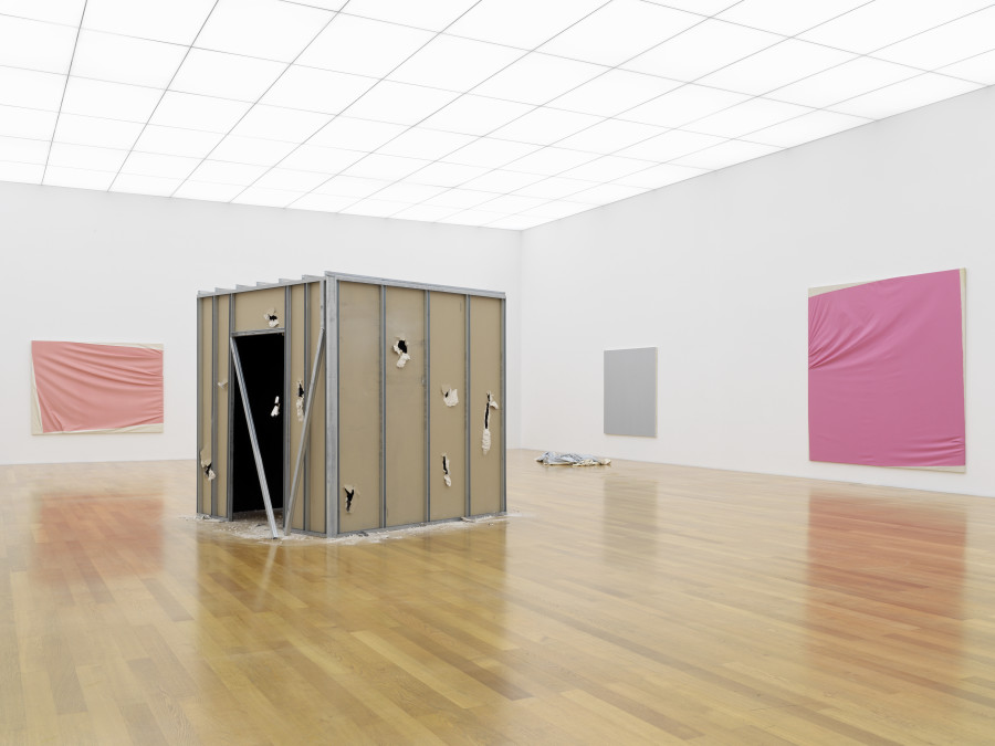 Steven Parrino. Nihilism Is Love Ausstellungsansicht / Exhibition view Kunstmuseum Liechtenstein Foto / Photo: Stefan Altenburger Photography, Zürich © Kunstmuseum Liechtenstein