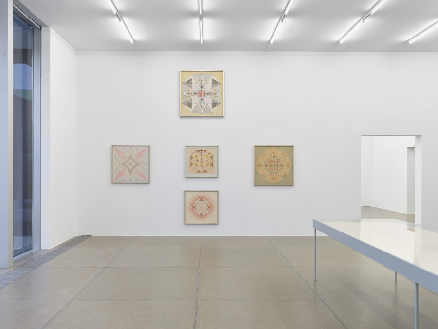 Installationsansicht Kosmos Emma Kunz. Eine Visionärin im Dialog mit zeitgenössischer Kunst 2.3. – 24.5.2021, Aargauer Kunsthaus, Aarau. © Emma Kunz Stiftung Foto: Conradin Frei, Zürich