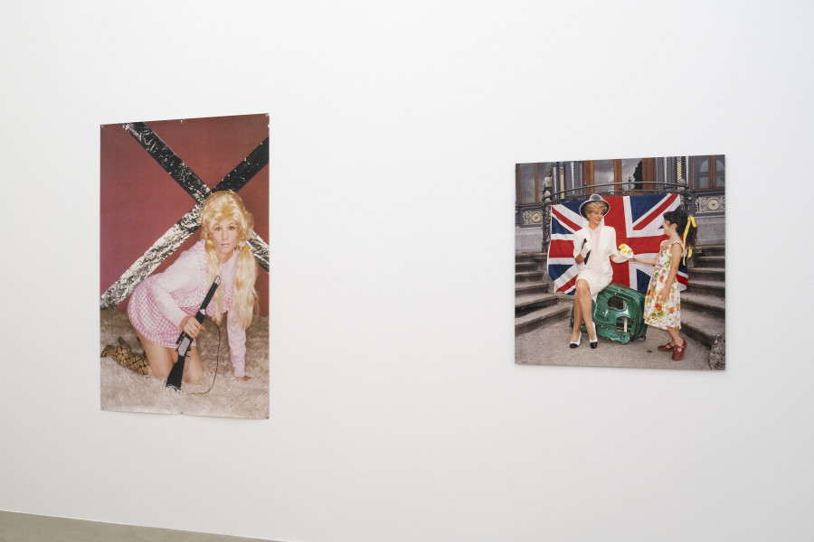 Installationsansicht Eine Frau ist eine Frau ist eine Frau... Eine Geschichte der Künstlerinnen 27.8.2022 – 15.1.2023, Aargauer Kunsthaus, Aarau. Susann Walder, Wild-West, undatiert, Diana 1997, 1998. Aargauer Kunsthaus, Aarau / Depositum der Sammlung Andreas Züst. Foto: Zoe Tempest, Zürich