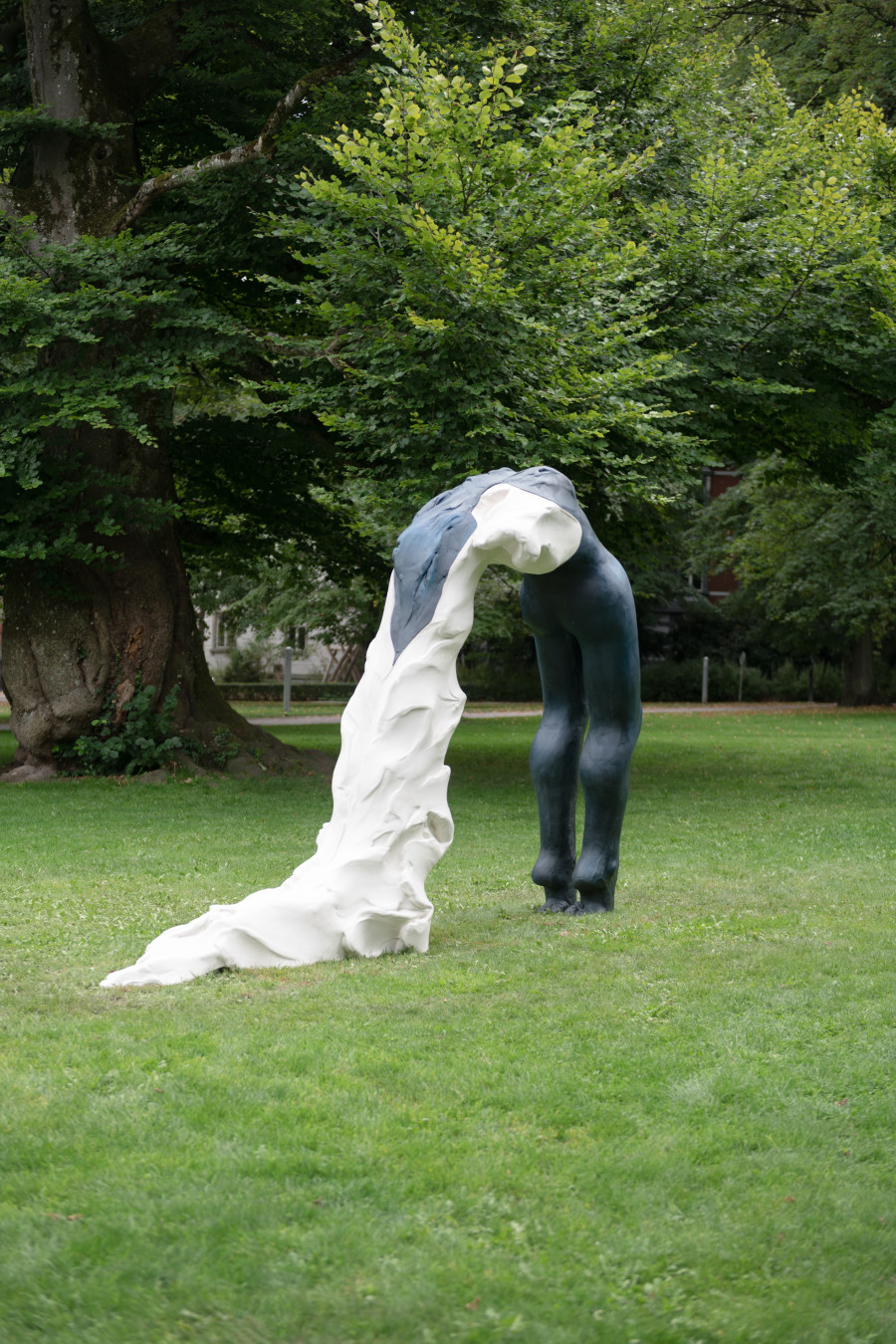 Grace Schwindt, Arched Figure, 2022, Kunstmuseum St.Gallen, Loan from the artist, Courtesy the artist and Zeno X Gallery, Antwerp, Photo: Sebastian Stadler