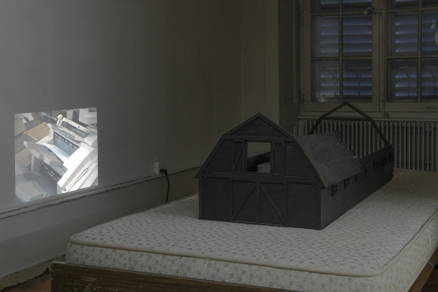 Hamish Pearch, Electricityscape, 2020, wood, charcoal, paint, slides (images artist’s own), various dimensions. Photography: Sebastian Verdon/ all images copyright and courtesy of the artists, CAN Centre d’art Neuchâtel, Sans titre (2016).