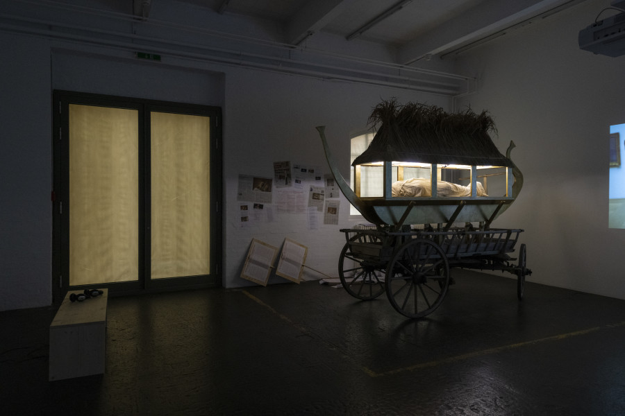 Milo Rau, St.Galler Erklärung zur Rückführung der Schepenese Mumie, 2022. Photo: Kunst Halle Sankt Gallen, Sebastian Schaub.