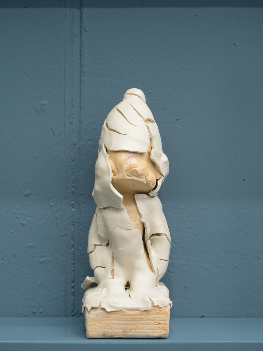 Christian Gonzenbach, Yoruba Ibeji, 2021, earthenware coated stoneware, 30 x 10 x 10 cm, Galerie Heinzer Reszler, 2021-2022. Courtesy of the artist and Heinzer Reszler gallery.