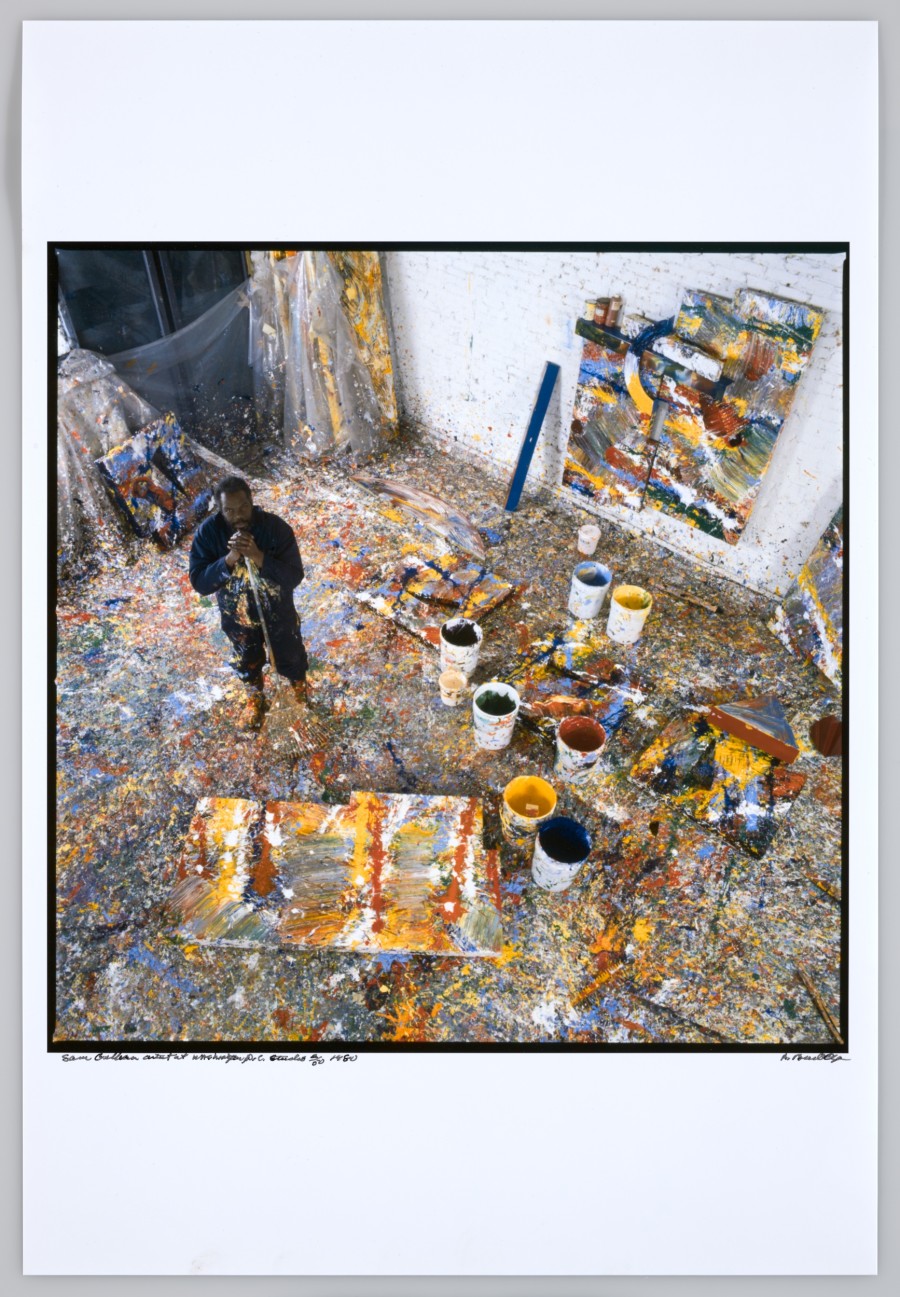Sam Gilliam. Artist at Washington D.C. studio, Anthony Barboza, 1980, Tintenstrahldruck auf Fotopapier, Blatt: 33 x 48.3 cm, Inv. 2019.188,  Creditline: Kunstmuseum Basel- Ankauf, Photo Credit: Kunstmuseum Basel - Jonas Haenggi