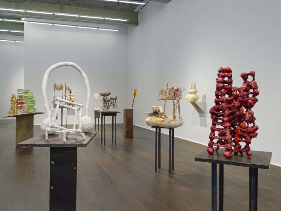 Phyllida Barlow ‘small worlds,’ Hauser & Wirth Zürich, 2021. Phyllida Barlow © Phyllida Barlow. Photo: Stefan Altenburger Photography Zürich