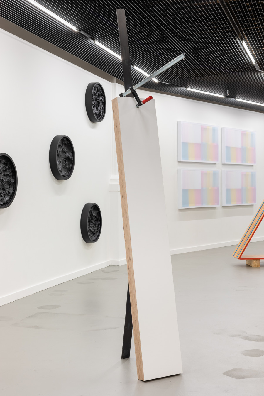 Exhibition view, VON DEN DINGEN, Kunsthalle Luzern, 2022. Photo credit: Kilian Bannwart