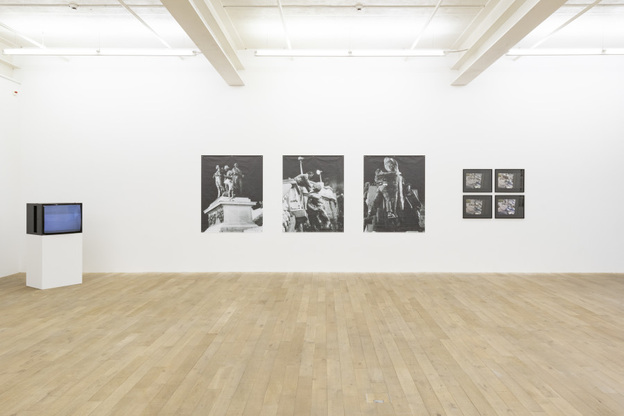 Exhibition views: Above All, They Had No Fear of Vertigo, 3Nós3, Rafael França, Hudinilson Jr., Mario Ramiro, cur. by Raphael Gygax, Galerie Peter Kilchmann, Zurich, Switzerland, 2022 Courtesy of the artists' estates, Mario Ramiro and Galerie Peter Kilchmann, Zurich/ Paris Photo: Sebastian Schaub