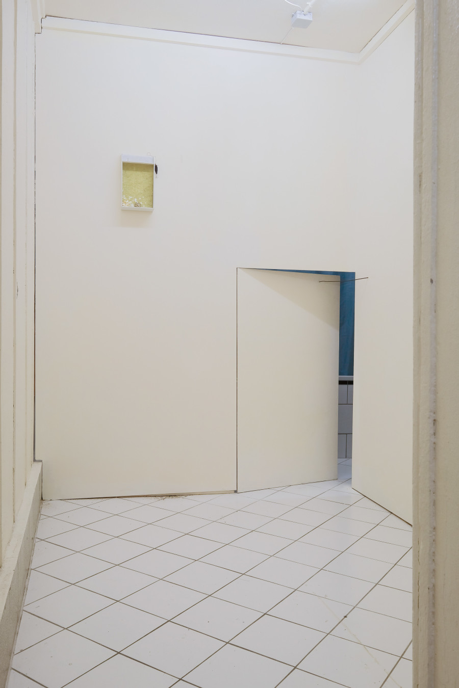 Alex Ayed, installation view at CAN - Centre d'Art de Neuchâtel. Photography: Sebastian Verdon/ all images copyright and courtesy of the artists, CAN Centre d’art Neuchâtel, Sans titre (2016).
