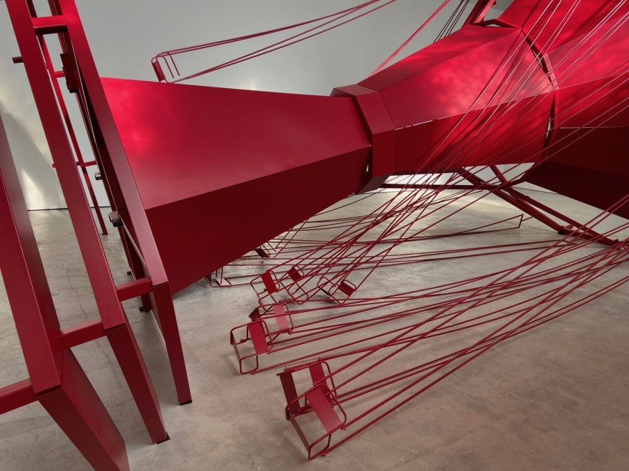 Michael Göbel, Roundabout. Installation view, Haus der Kunst St. Josef, 2022.