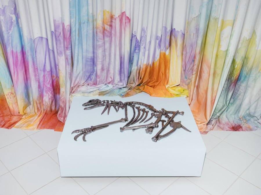 Julie Monot, Bony, Glazed sandstone, Variable dimensions, 2022. Julie Monot, A WALL, Lycra, 485x380cm, 2019. Photo credit : Philip Frowein (@philipfrowein)