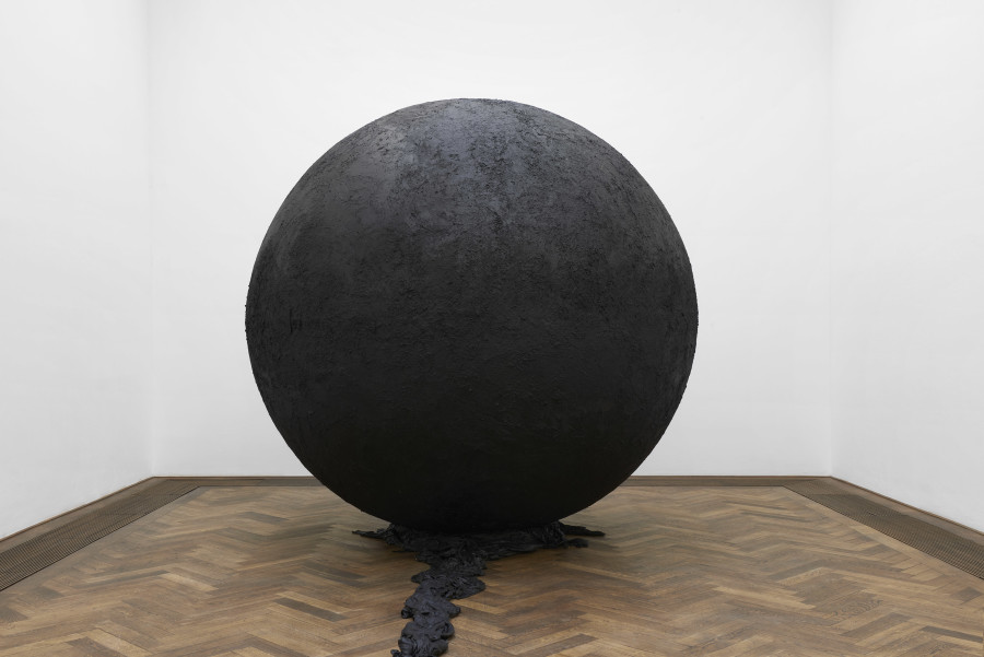 Installation view, Pedro Wirz, Environmental Hangover, Kunsthalle Basel, 2022, view on Exúvia, 2022. Photo: Philipp Hänger / Kunsthalle Basel