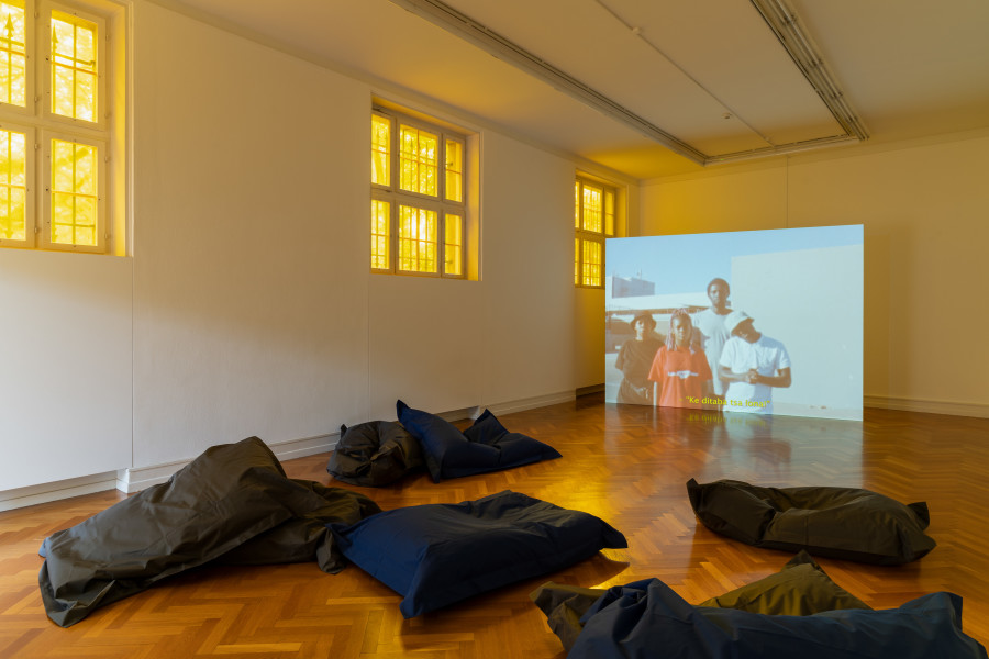 Exhibition view, Simnikiwe Buhlungu, *dissonated underings [hic!], after-happenings and khuayarings (sithi “ahhhh!”), Kunsthalle Bern, 2022 Photo: Gunnar Meier