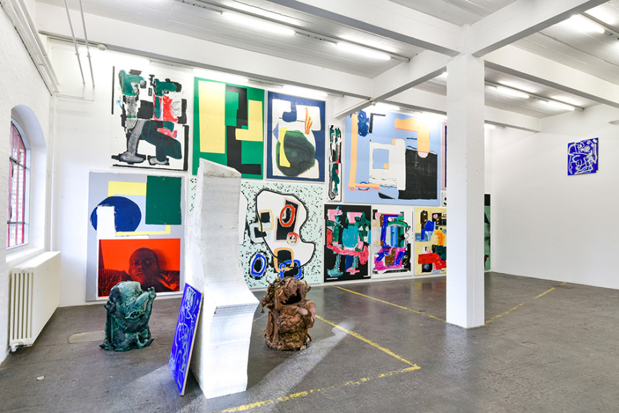 Exhibition view «La fine ligne», with works from Linus Bill + Adrien Horni and Marine Julié. Photo: Kunst Halle Sankt Gallen, Sebastian Schaub