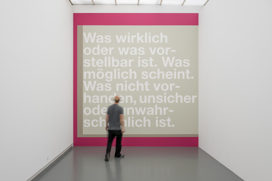 Installationsansicht Davor · Darin · Danach. Die Sammlung im Wandel, 15.5.–7.8.2022, Aargauer Kunsthaus, Aarau. Alex Hanimann (*1955). Ohne Titel, 1999/2022, Dispersionsfarbe auf Wand, Masse variabel. Aargauer Kunsthaus, Aarau. Foto: ullmann.photography