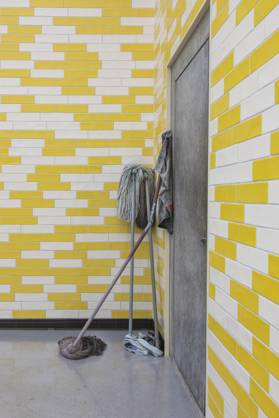 Bunny Rogers, Memorial, 2020, Installations view, ground floor, Kunsthaus Bregenz March2020, Photo: Markus Tretter © Bunny Rogers, Kunsthaus Bregenz