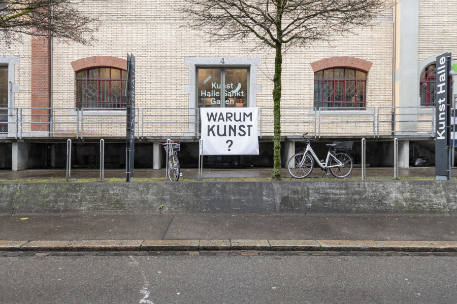 Milo Rau, «Warum Kunst?», exhibition view, 2022. Photo: Kunst Halle Sankt Gallen, Sebastian Schaub.