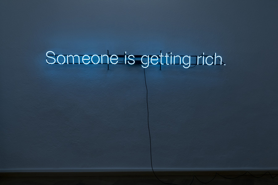 RADICAL SOURCES, Claire Fontaine, Dorota Gawęda & Eglė Kulbokaitė, Laurent Güdel, Jeanne Jacob, Hunter Longe, Lou Masduraud, Sadie Plant, Augustin Rebetez, Jan van Oordt, et un texte de Antoine Rubin, KRONE COURONNE, 2022, photocredit: Michal Florence Schorro