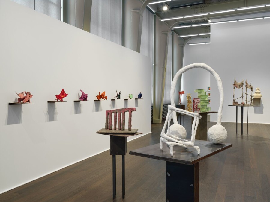 Phyllida Barlow ‘small worlds,’ Hauser & Wirth Zürich, 2021. Phyllida Barlow © Phyllida Barlow. Photo: Stefan Altenburger Photography Zürich