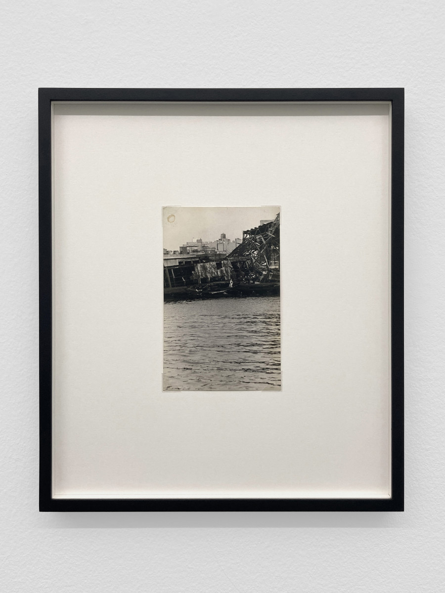 Alvin Baltrop, The Piers (exterior with two figures), n.d. (1975–1986), Silver gelatin print, 18.4 x 11.4 cm