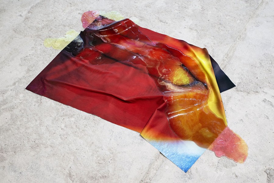 Rachele Monti "Impeto No.1", 2019 Photographic print on polyester fabric, urethane rubber, steel and audio Detailansicht The And Of The World, Bijlmerplein 698, Amsterdam, 2019 © Rachele Monti