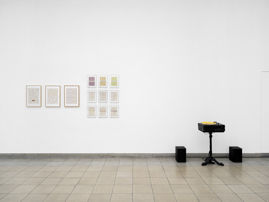Silvia Kamm-Gabathuler, katsura blattfarbenblatt, 2020, Claudio Landolf / Sandro Geisser, Schalltafel (Objet Sonore #1), 2022. Kunstschaffen Glarus 2022 (A-L), exhibition view, Kunsthaus Glarus, 2022. Photo: Cedric Mussano