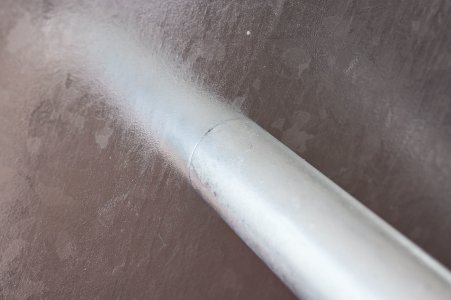 Toni Schmale, watersports, schlauch #2, detail, Mayday, 2022.