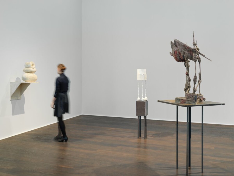 Phyllida Barlow ‘small worlds,’ Hauser & Wirth Zürich, 2021. Phyllida Barlow © Phyllida Barlow. Photo: Stefan Altenburger Photography Zürich