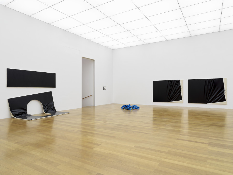 Steven Parrino. Nihilism Is Love Ausstellungsansicht / Exhibition view Kunstmuseum Liechtenstein Foto / Photo: Stefan Altenburger Photography, Zürich © Kunstmuseum Liechtenstein