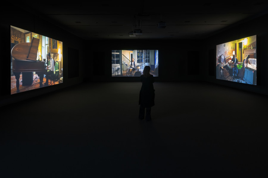 Exhibition view Ragnar Kjartansson, The Visitors, 2012, Sammlung Migros Museum für Gegenwartskunst, Photo: Flavio Karrer